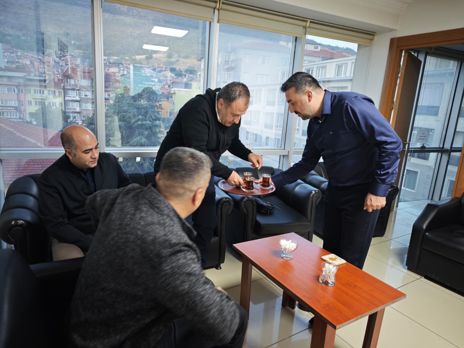 Türkiye'de alışılagelmiş siyasetçi profilini temelden sarsan, sessiz ama çok güçlü