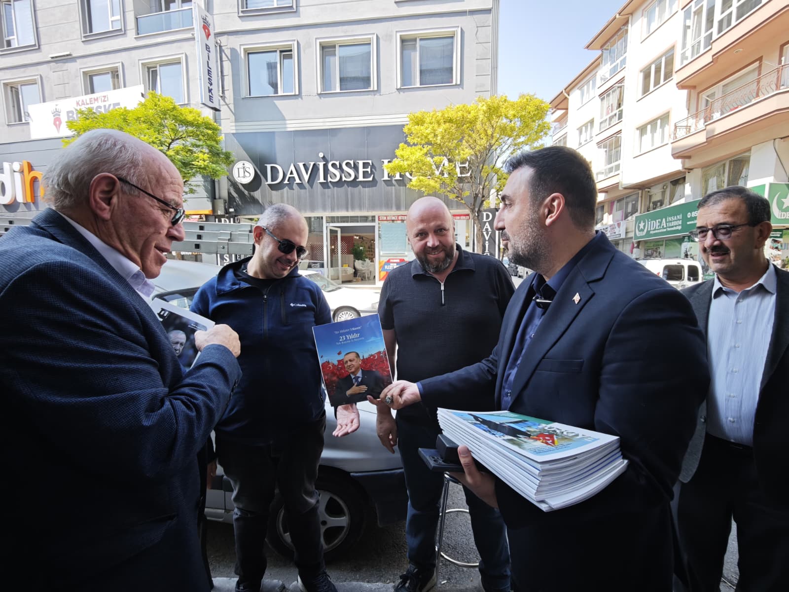 AK Parti Afyonkarahisar İl Başkanı Dr. Özgür Kavak, saha çalışmaları