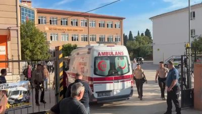Manisa’nın Turgutlu ilçesinde bir lisenin önünde silahla etrafa ateş açılması