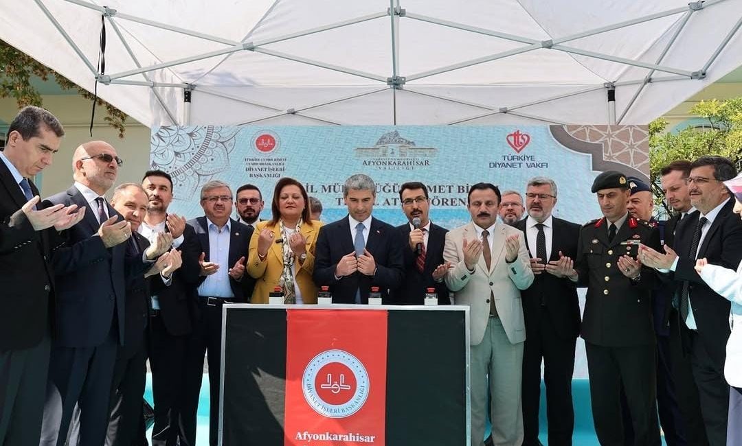 Afyonkarahisar İl Müftülüğü yeni hizmet binasının temel atma töreni gerçekleştirildi.