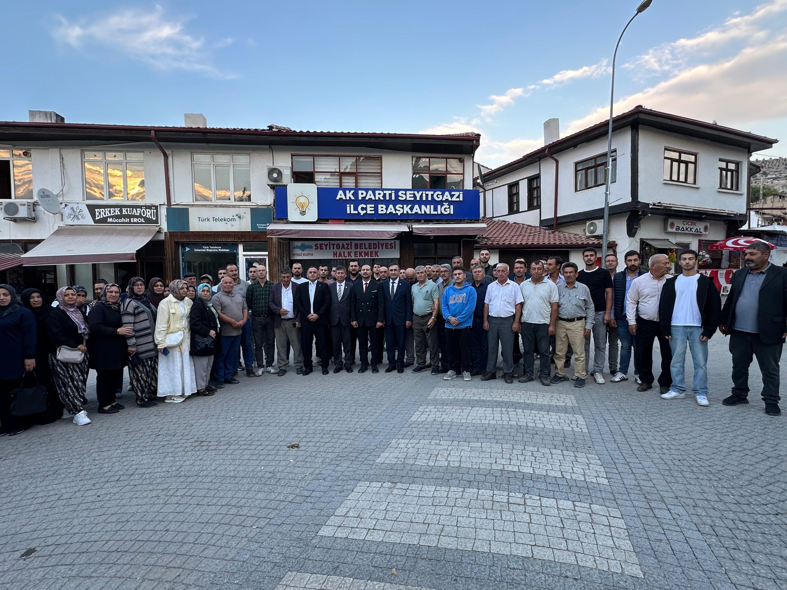 Arslan, Eskişehir’de sahayı dinledi: Vatandaş, çiftçi ve emekçilerle buluştu 1 Arslan, Eskişehir’de sahayı dinledi: Vatandaş, çiftçi ve emekçilerle buluştu