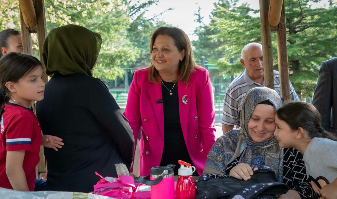 Şehit Ahmet Şık Parkı’na Mahalle Kafesi Geliyor
Nazmi Saatçi Mahallesi’nde vatandaşların