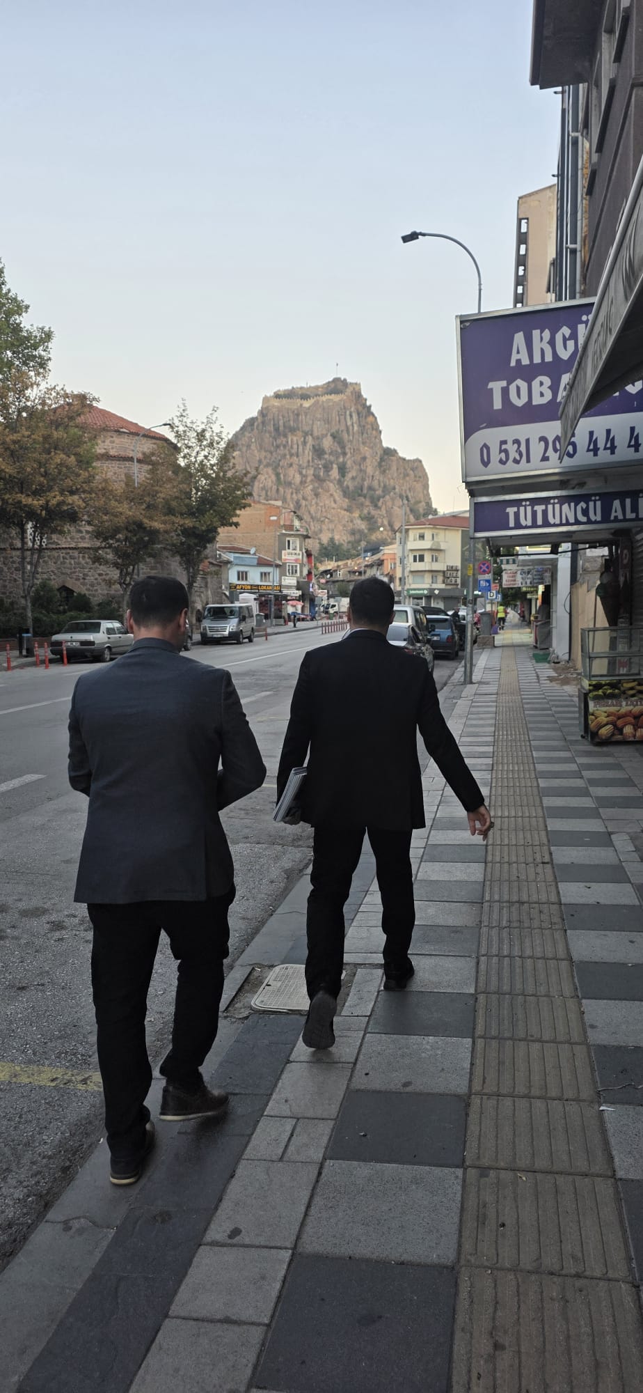 Özgür Kavak saat 06.00’da sahada: Afyon sokaklarını karış karış dolaşıyor 7 Özgür Kavak saat 06.00’da sahada: Afyon sokaklarını karış karış dolaşıyor