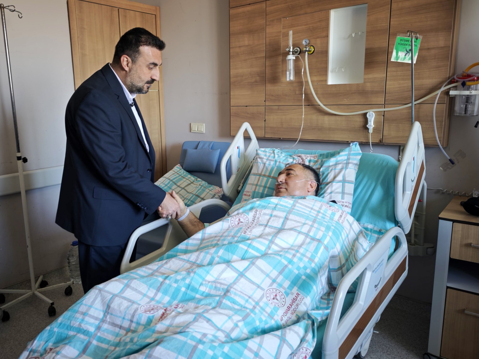 Dün “Çaycı Özgür” demişti: İlk ziyaret eden Özgür Kavak oldu