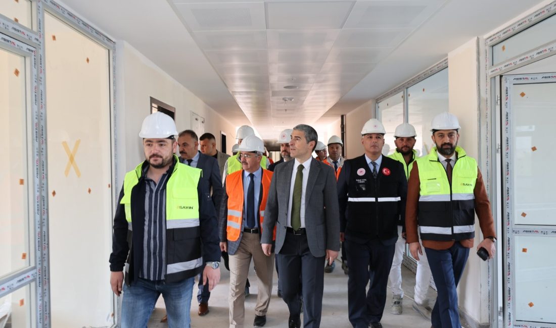 Afyonkarahisar Valisi Dr. Naci Aktaş, yapımı devam eden Afyonkarahisar Huzurevi