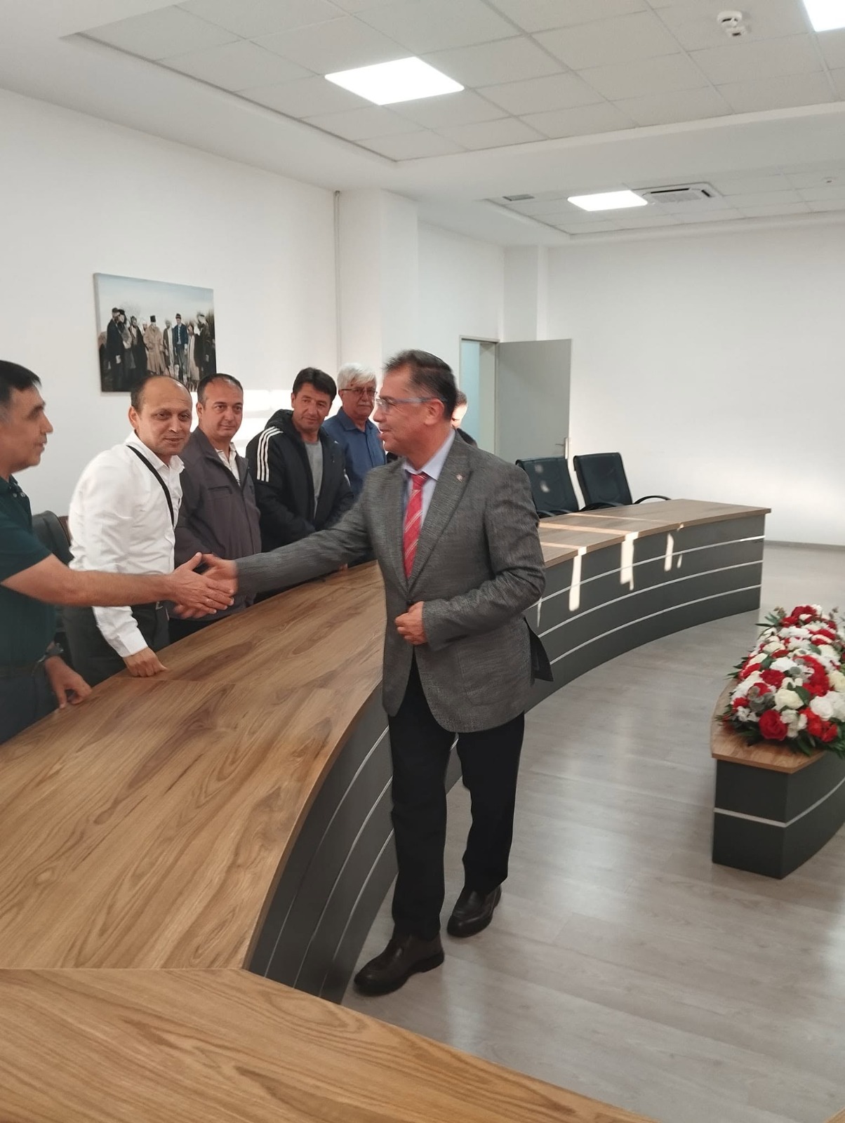 Müdür Altınkaynak, Öğretmen Okulu arkadaşlarıyla buluştu 4 Müdür Altınkaynak, Öğretmen Okulu arkadaşlarıyla buluştu
