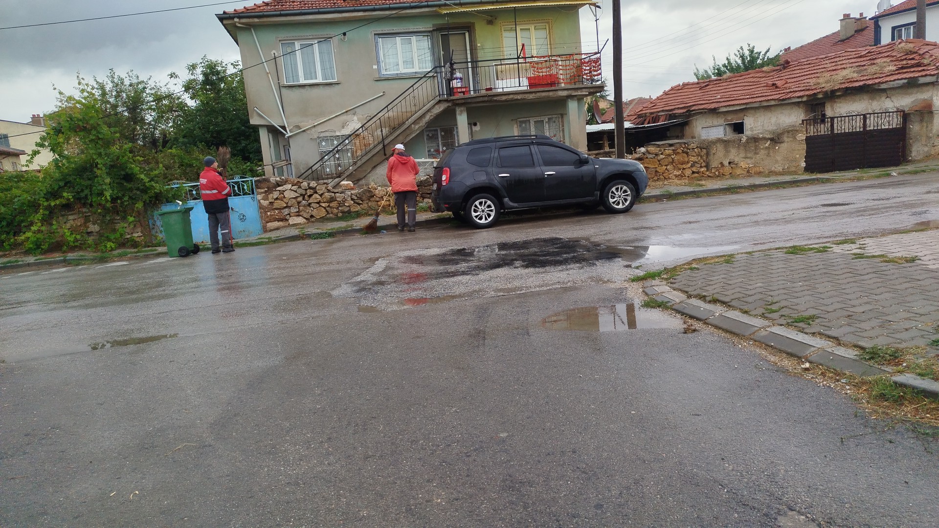 Bolvadin’de mahalle mahalle temizlik seferberliği sürüyor