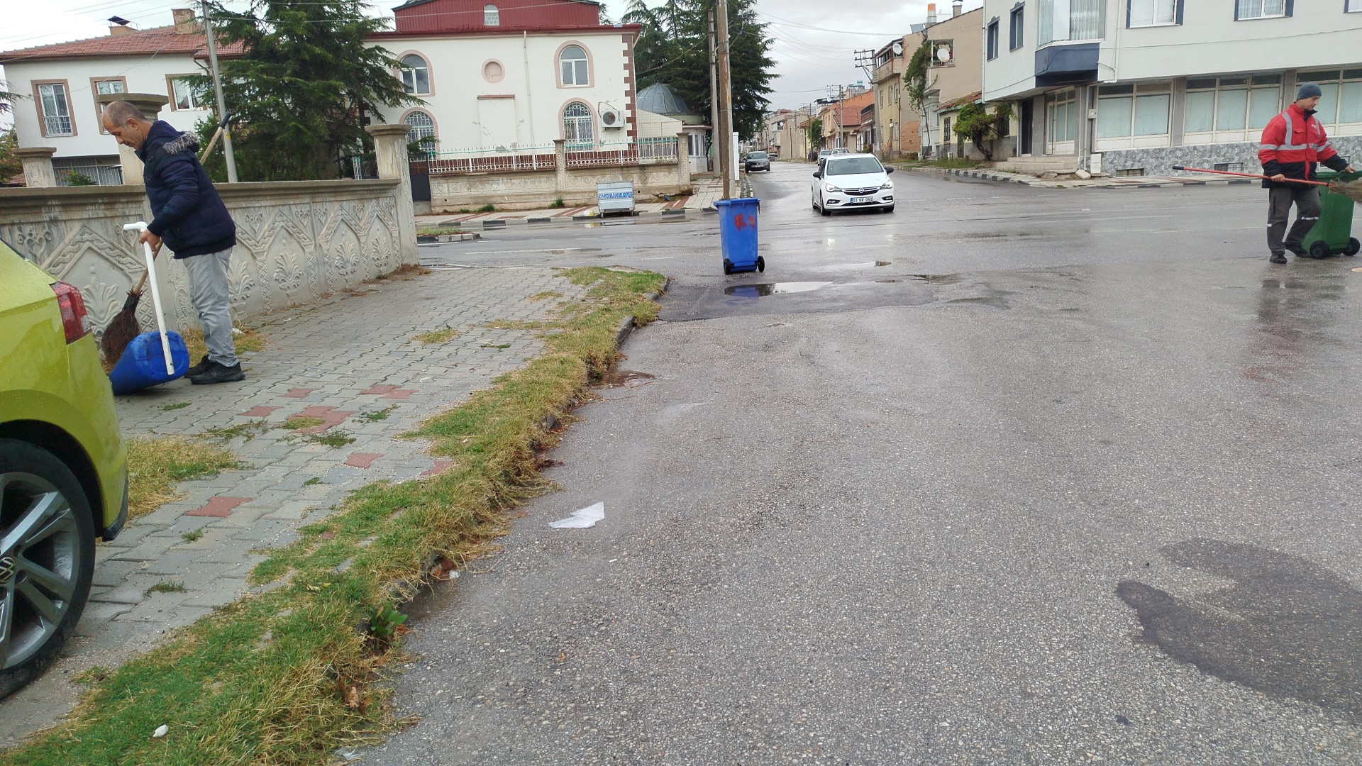 Bolvadin’de mahalle mahalle temizlik seferberliği sürüyor