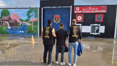 Afyonkarahisar’da polis ekiplerinin suç ve suçluyla mücadele kapsamında yürüttüğü çalışmalarda,