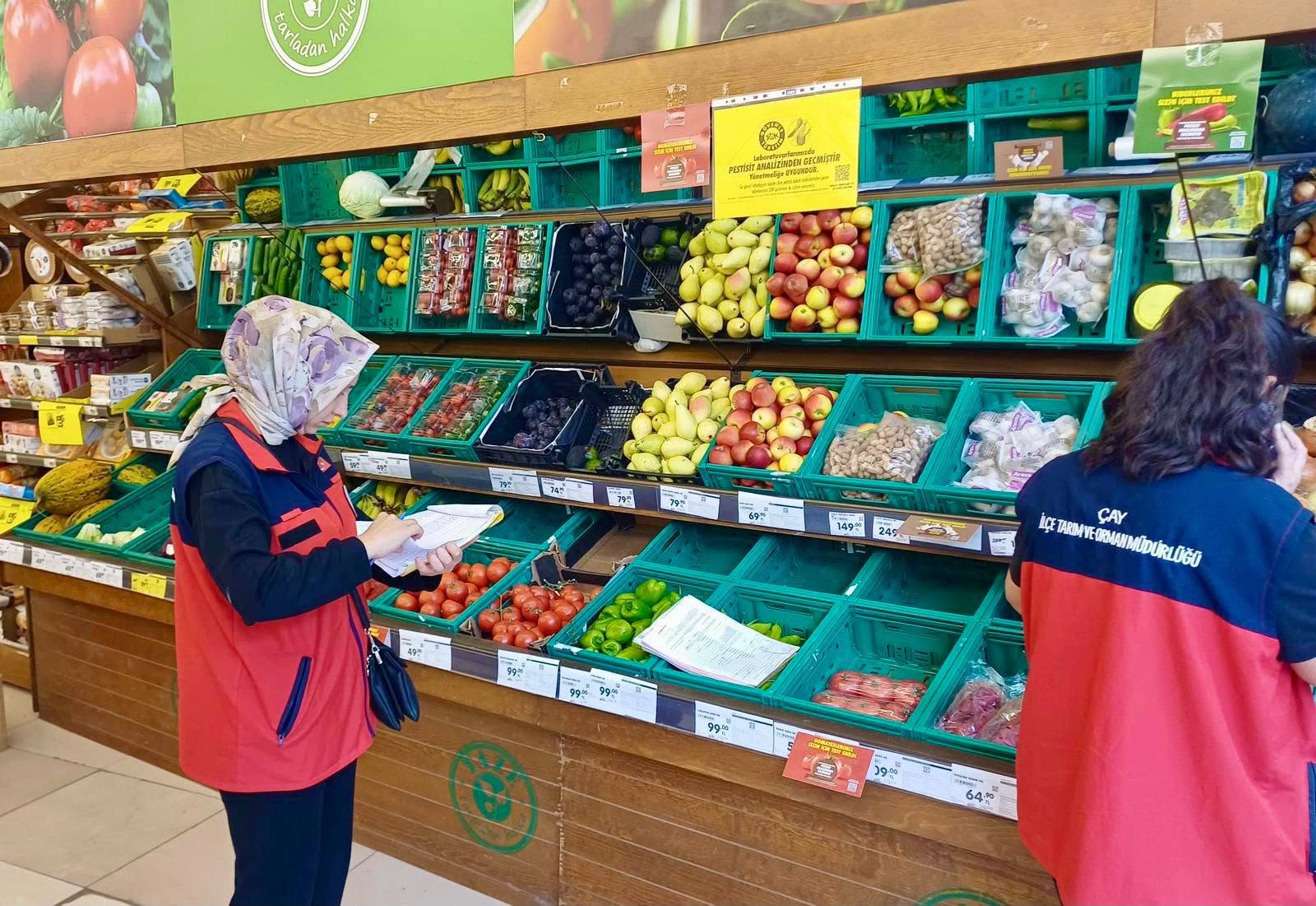 Afyonkarahisar İl Tarım ve Orman Müdürlüğü ekipleri, tarımsal ürünlerin piyasa