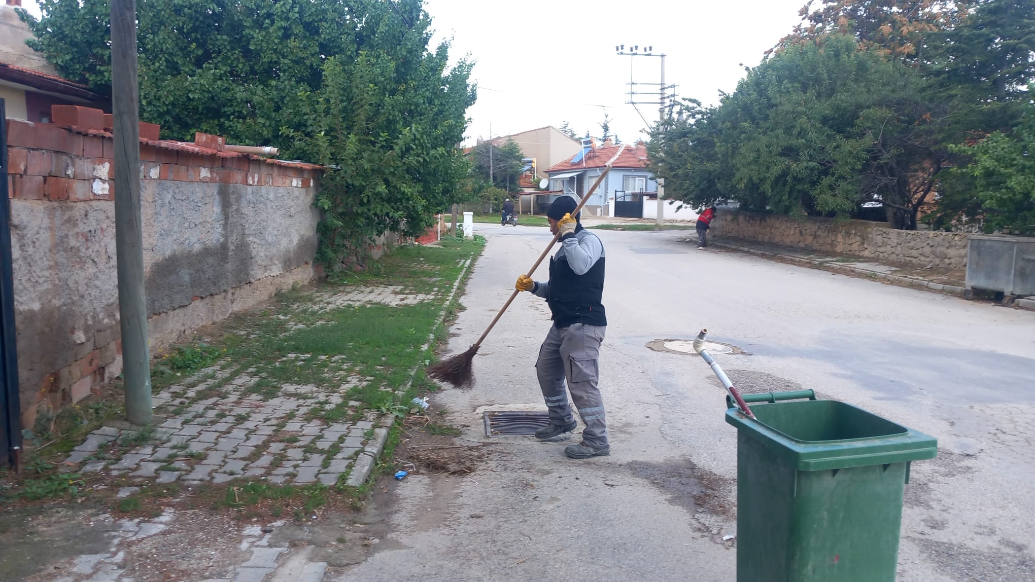 Bolvadin’de temizlik çalışmaları Şıhlar Mahallesi’nde sürdü 1 Bolvadin’de temizlik çalışmaları Şıhlar Mahallesi’nde sürdü