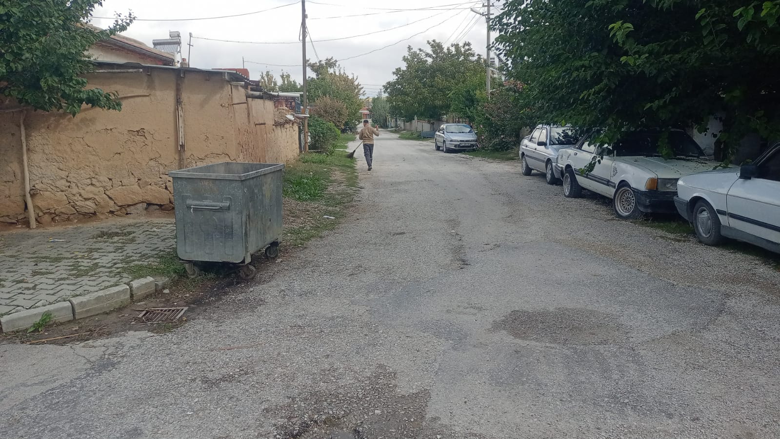 Bolvadin’de temizlik çalışmaları Şıhlar Mahallesi’nde sürdü 3 Bolvadin’de temizlik çalışmaları Şıhlar Mahallesi’nde sürdü