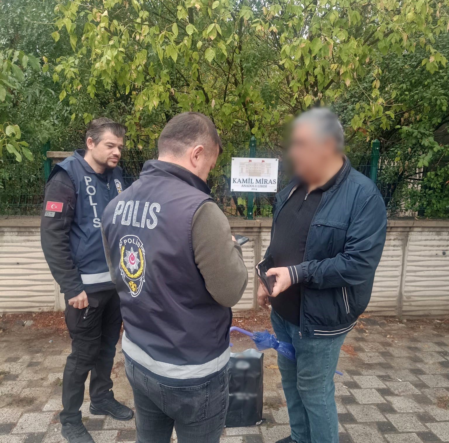 Afyon’da okul çevrelerinde geniş kapsamlı güvenlik denetimi 2 Afyon’da okul çevrelerinde geniş kapsamlı güvenlik denetimi