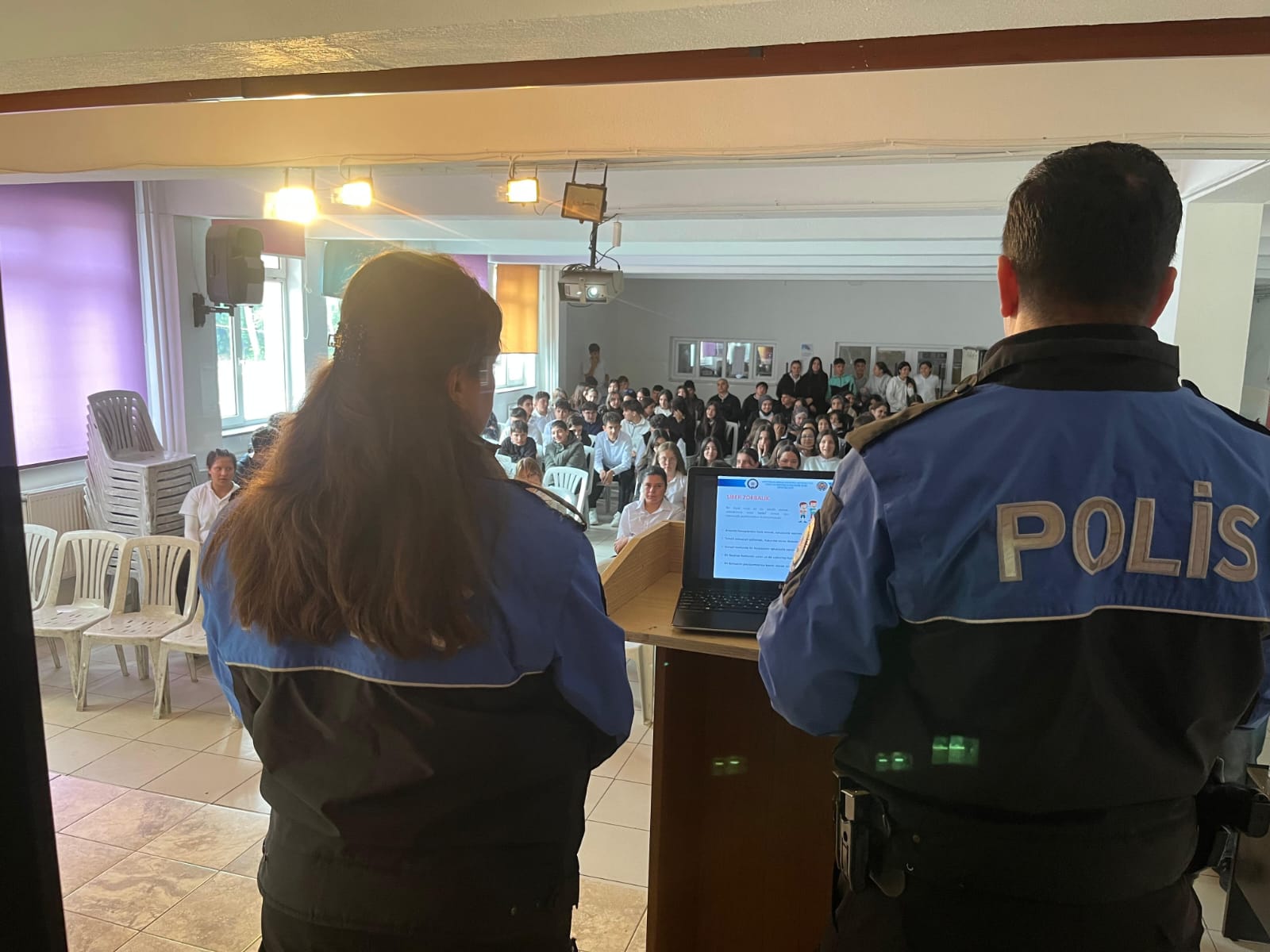 Polis ekipleri öğrencilere polislik mesleğini anlattı 1 Polis ekipleri öğrencilere polislik mesleğini anlattı