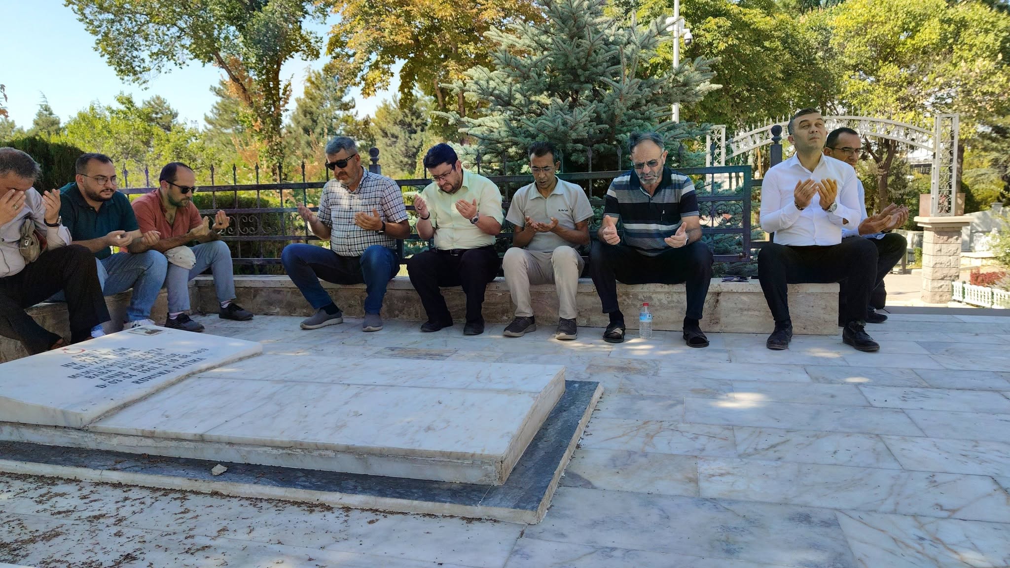 Yeniden Refah Partisi’nden Hava Şehitliği ziyareti 5 Yeniden Refah Partisi’nden Hava Şehitliği ziyareti