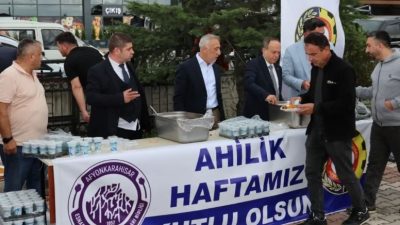 Ahilik Haftası kapsamında Organize Sanayi Camii’nde vatandaşlara pilav ve ayran