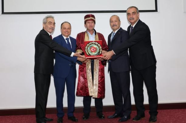 Afyonkarahisar’da Ahilik Haftası kapsamında düzenlenen törende, iş insanı Ahmedi Salim