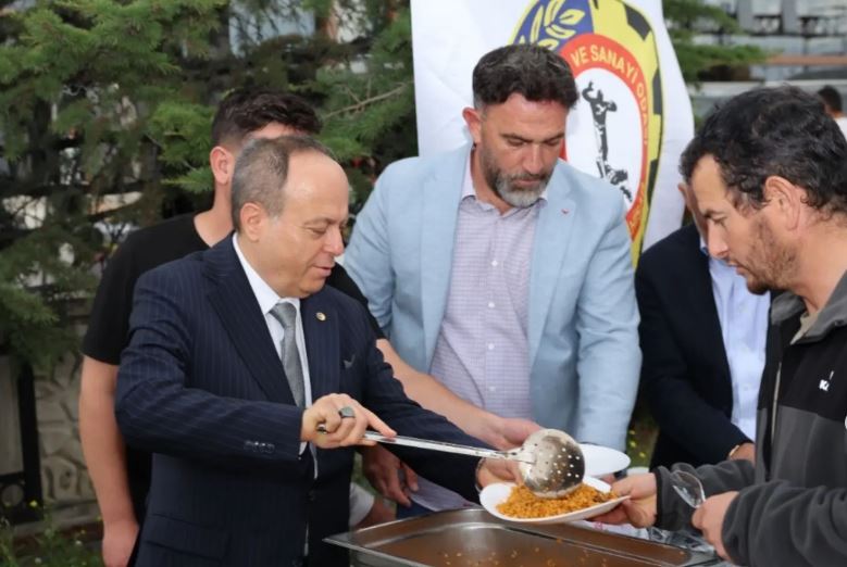 Ahilik Haftası’nda Organize Sanayi Camii’nde pilav ve ayran ikramı 1 Ahilik Haftası’nda Organize Sanayi Camii’nde pilav ve ayran ikramı