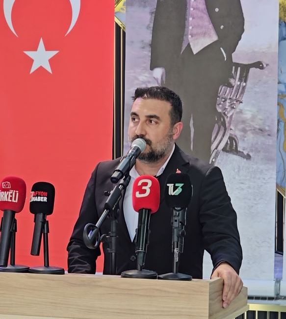 AK Parti Afyonkarahisar İl Başkanı Dr. Özgür Kavak, partisinin temelinde