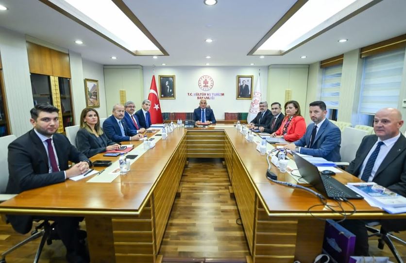 Afyonkarahisar Valisi Dr. Naci Aktaş, Belediye Başkanı Burcu Köksal, TBMM