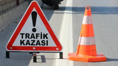 Afyonkarahisar'da kontrolden çıkarak şarampole devrilen tırın sürücüsü yaralandı.
