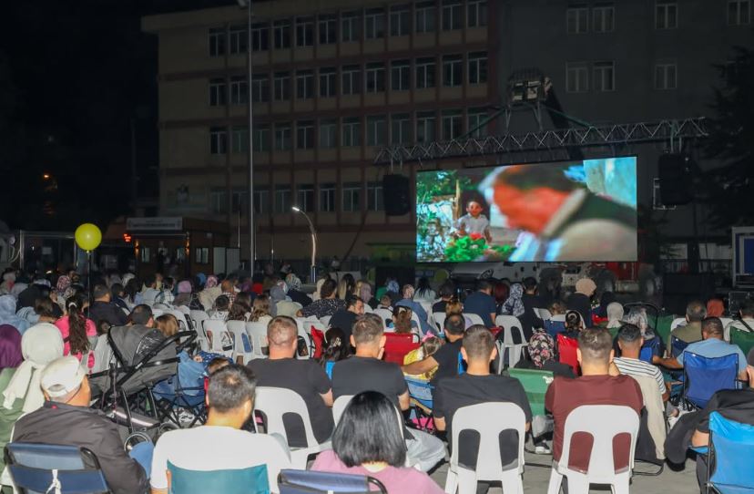 Afyonkarahisar Belediyesi tarafından düzenlenen Açık Hava Sinema Akşamları kapsamında “Babam