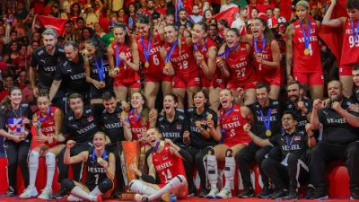 A Milli Kadın Voleybol Takımı, Avrupa Şampiyonası finalinde İtalya'yı 3-2