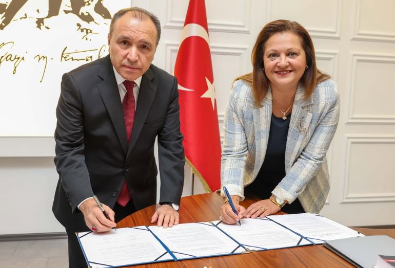 Afyonkarahisar Belediye Başkanı Burcu Köksal, Afyon Kocatepe Üniversitesi öğrencilerine yönelik