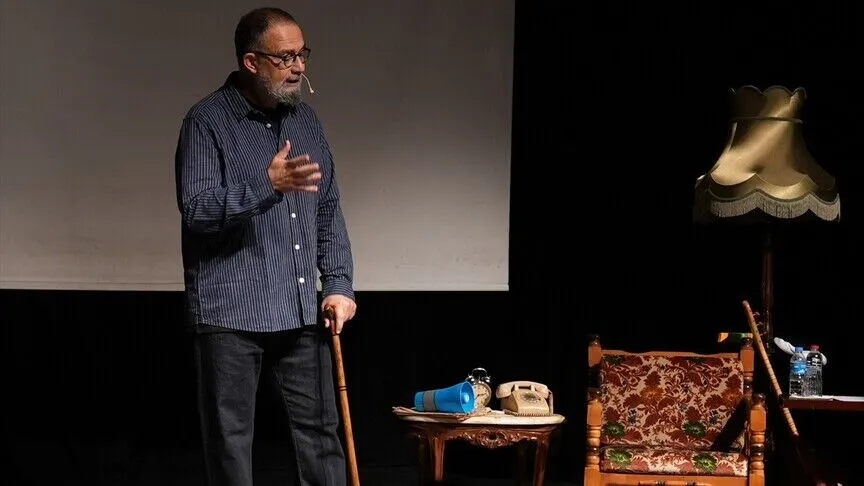 Şiir yorumcusu ve sahne sanatçısı İbrahim Sadri'nin 40 yıllık sanat