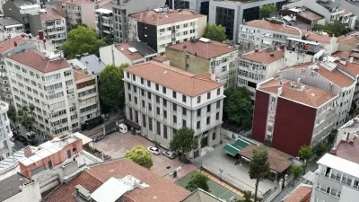 İstanbul'daki İngiliz topluluğunun çocuklarına eğitim vermek amacıyla 1905'te kurulan Nişantaşı
