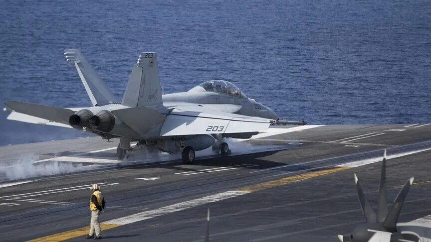 ABD'ye ait USS Dwight D. Eisenhower uçak gemisinde meydana gelen
