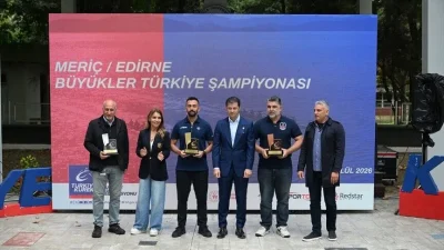 Edirne'de, Meriç Nehri'ndeki 100. Yıl Kürek Parkuru'nda düzenlenen Türkiye Kürek