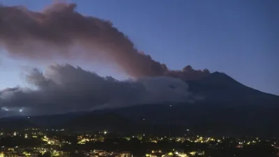 İtalya'nın Sicilya Adası'ndaki aktif yanardağ Etna'nın dünden bu yana yoğun