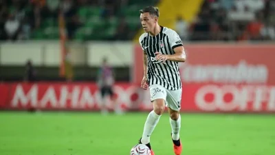 Beşiktaşlı futbolcu Leandro Trossard'ın topuk kemiğinde travmatik kemik ödemi saptandığı