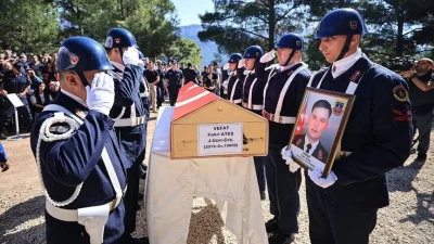 Kuzey Kıbrıs Türk Cumhuriyeti'nin (KKTC) Girne kenti açıklarında yolcu gemisinin