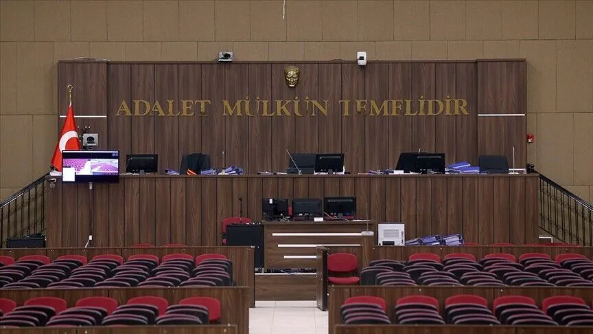 CHP'nin 38. Olağan Kurultayı'nda usulsüzlük iddiasıyla, yolsuzluk soruşturması nedeniyle görevden