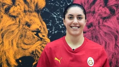 Galatasaray Çağdaş Faktoring Kadın Basketbol Takımı'nın kaptanı Gökşen Fitik, sarı-kırmızılı