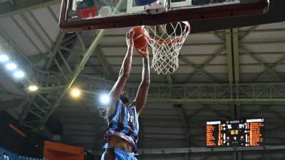 Türkiye Sigorta Basketbol Süper Ligi ekiplerinden Trabzonspor'un başantrenörü Selçuk Ernak,