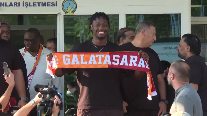 Galatasaray'ın transfer görüşmelerine başladığı Fransız futbolcu El Chadaille Bitshiabu, İstanbul'a