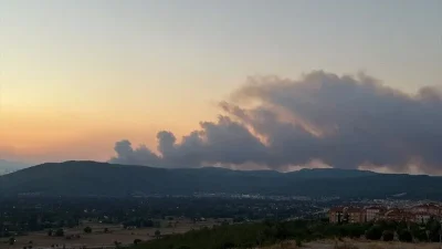 Muğla'nın Menteşe ilçesinde çıkan ve Ula ilçesine sıçrayan orman yangınına