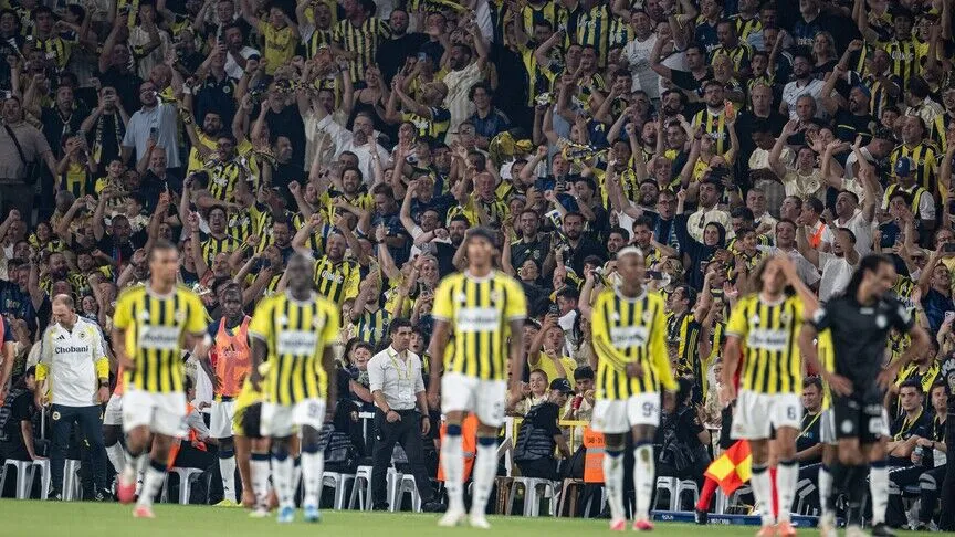 Fenerbahçe'nin futbol müsabakaları öncesinde karaborsa bilet satışı yaptıkları belirlenen 4
