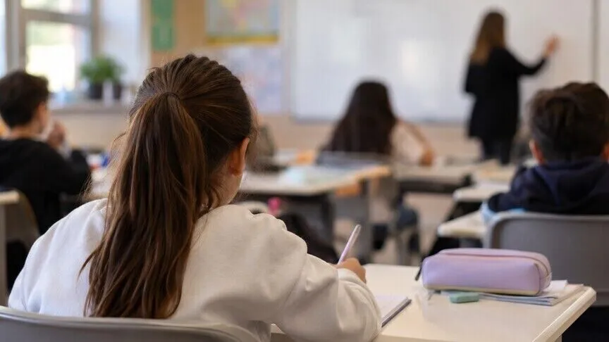 OECD'nin "Bir Bakışta Eğitim 2026" raporuna göre Türkiye, öğretmen istihdamı,