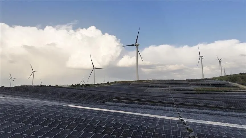 Küresel yenilenebilir elektrik kapasitesi rekor hızla büyürken, şebekelerin aynı hızda