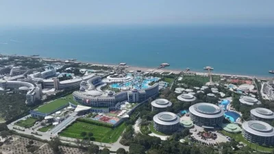 Yılın 8,5 ayında yabancı turist sayısı 11 milyonu aşan Antalya'da,