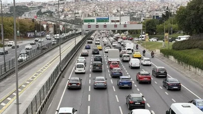 İstanbul'da sabah saatlerinde trafik yoğunluğu oluştu.
