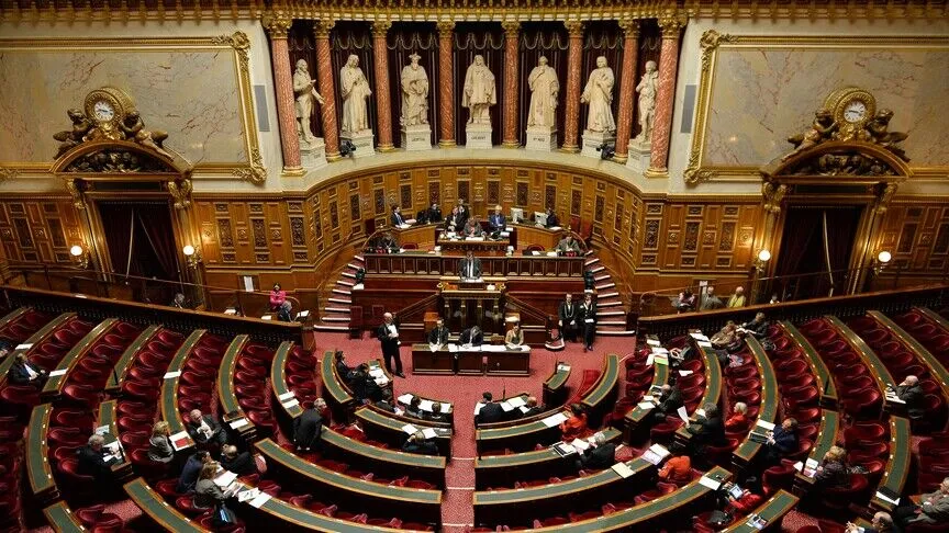 Fransa'da parlamentonun üst kanadı Senatoda görev yapan senatörlerden 178'inin yenileneceği