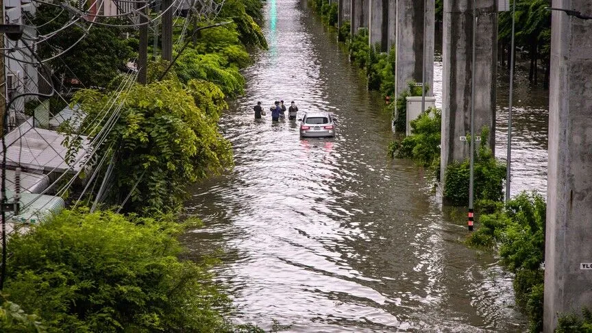 Tayland'ın başkenti Bangkok'ta bir süredir etkili olan seller nedeniyle binlerce