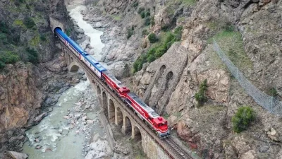 Ulaştırma ve Altyapı Bakanı Abdulkadir Uraloğlu, Ankara ile Zonguldak arasında