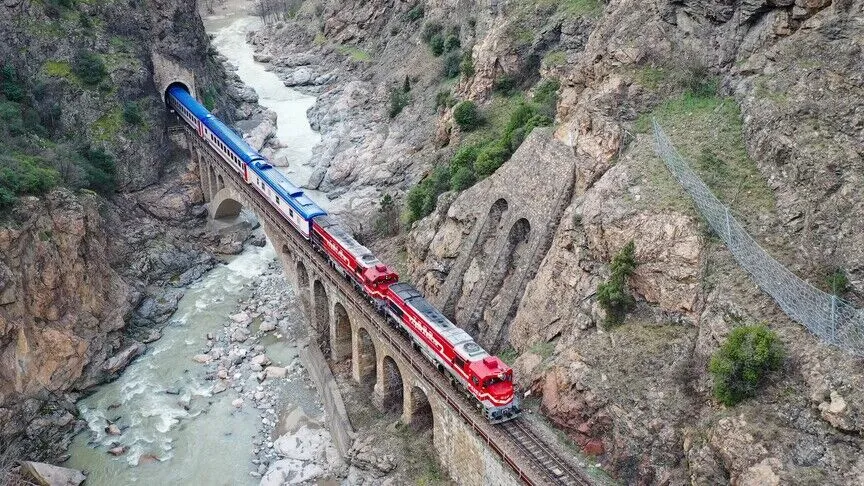 Ulaştırma ve Altyapı Bakanı Abdulkadir Uraloğlu, Ankara ile Zonguldak arasında