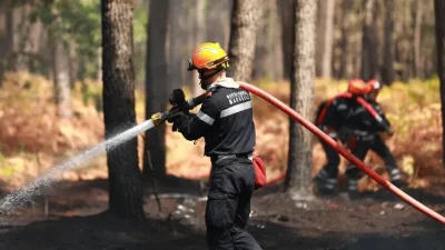 Tarihinin en büyük yangın sezonunu yaşayan Fransa'nın güneyindeki 3 vilayette
